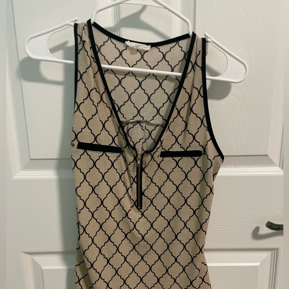 Sleeveless shirt